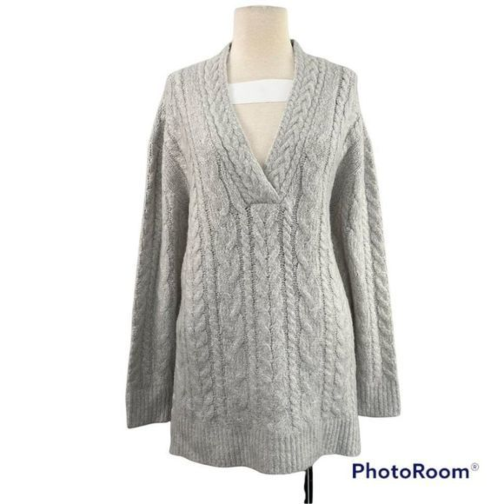 NWT CLOTH BY RD‎ Soft Grey V Neck Sweater (M)
